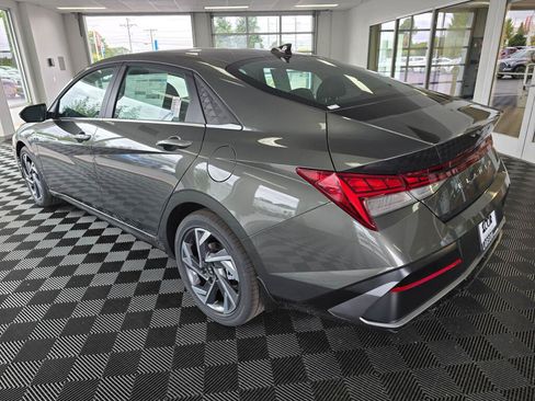 New 2026 Hyundai Elantra Limited FWD image 5