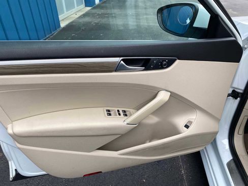 Used 2017 Volkswagen Passat 1.8T SE image 33