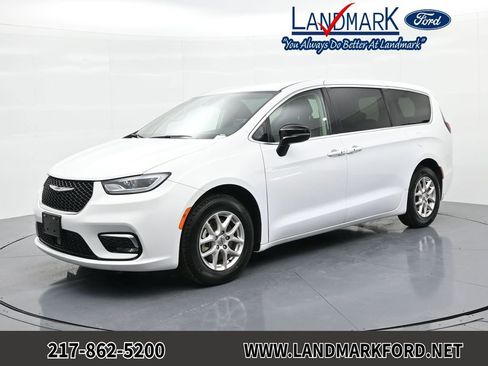 Used 2024 Chrysler Pacifica Touring-L image 1
