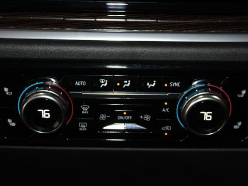 Used 2025 GMC Sierra 1500 SLE AWD/4WD image 52