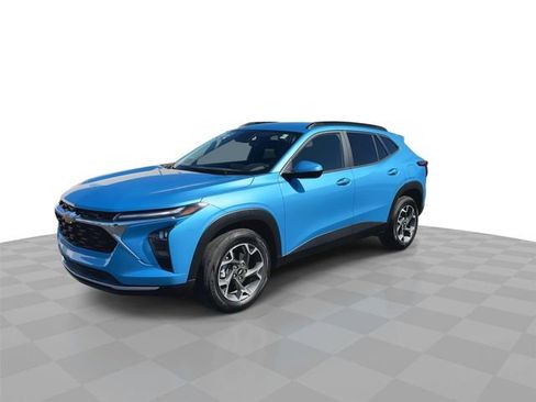 Used 2025 Chevrolet Trax LT w/ Driver Confidence Package image 4