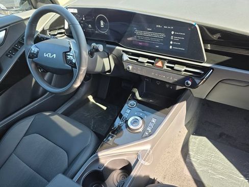 New 2026 Kia Niro Wind FWD image 10