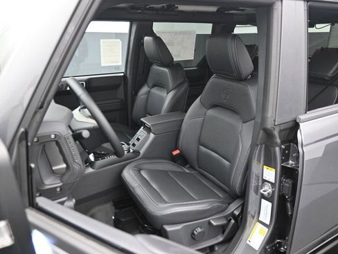 New 2025 Ford Bronco Badlands image 8