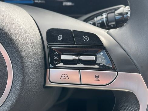 Used 2023 Hyundai Elantra Limited image 7