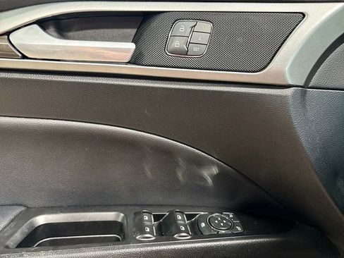 Used 2019 Ford Fusion SEL FWD image 16
