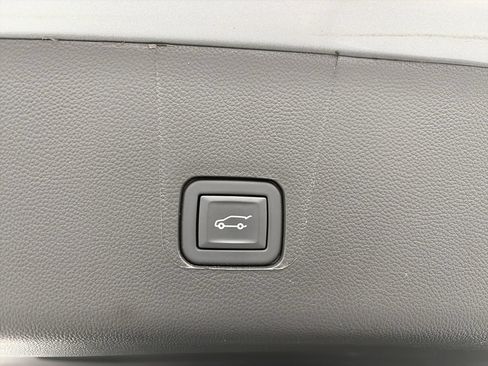 Used 2023 Chevrolet Traverse LT w/ LPO, Floor Liner Package AWD/4WD image 31