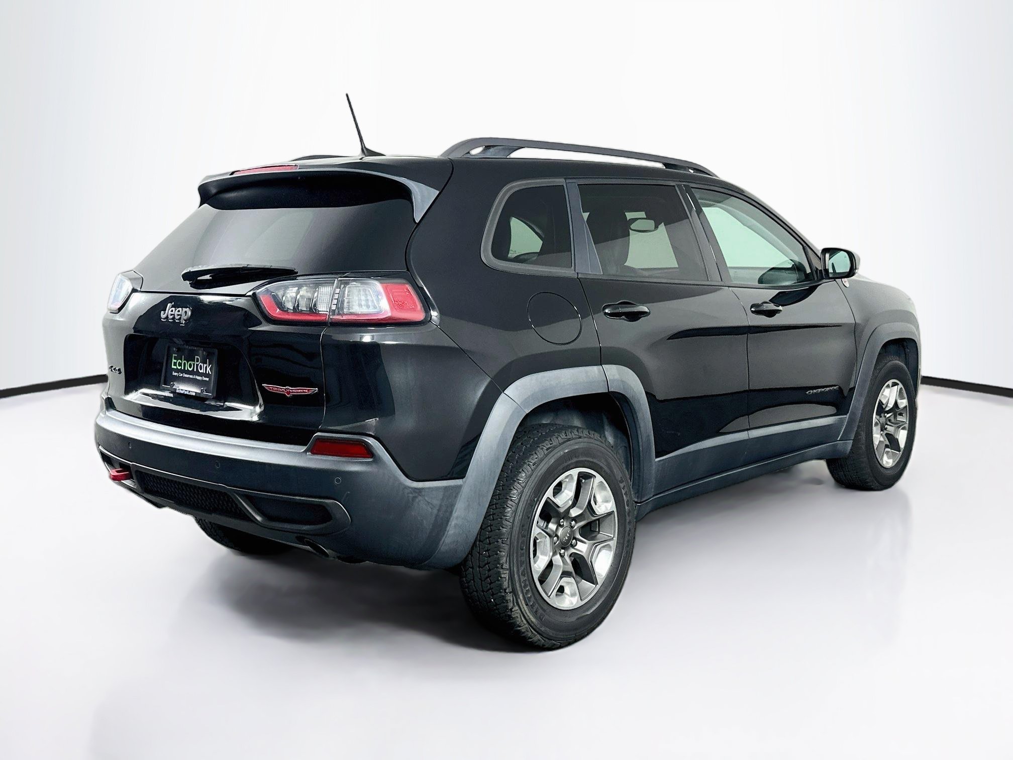 Used 2019 Jeep Cherokee Trailhawk AWD/4WD image 9