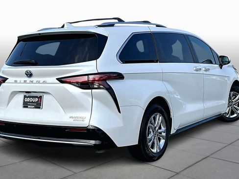 Used 2022 Toyota Sienna Platinum image 13