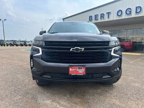 Used 2024 Chevrolet Suburban RST RWD image 2