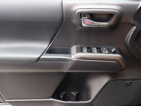 Used 2023 Toyota Tacoma TRD Off-Road w/ TRD Premium Off Road Package AWD/4WD image 11