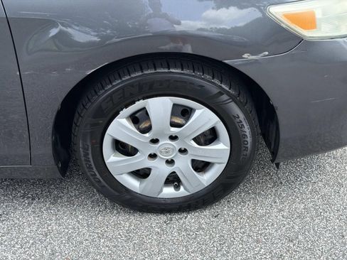 Used 2010 Toyota Camry LE FWD image 12