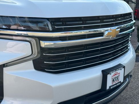 Used 2021 Chevrolet Suburban LT image 2