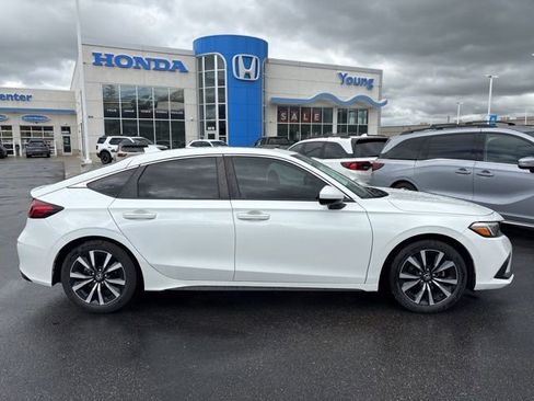 Used 2024 Honda Civic EX-L image 2