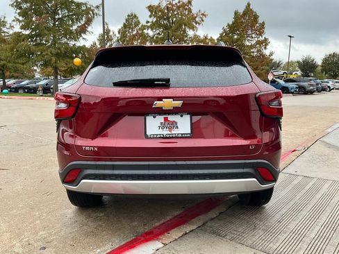 Used 2025 Chevrolet Trax LT image 7