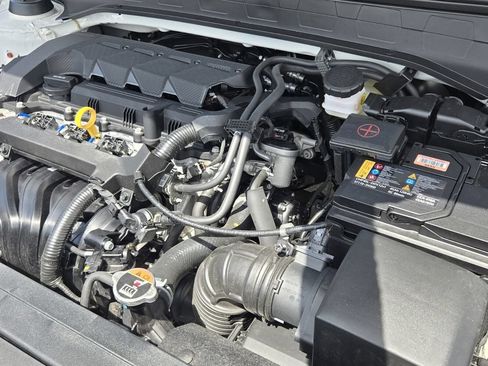 Certified 2025 Hyundai Venue Limited FWD image 18