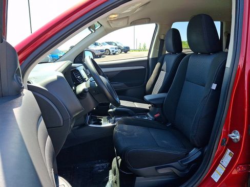 Used 2018 Mitsubishi Outlander ES AWD/4WD image 14