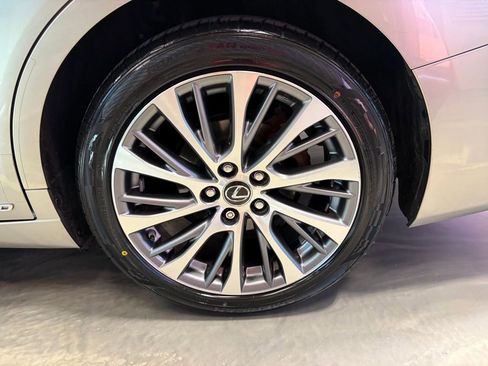 Used 2019 Lexus ES 300h 300h Luxury w/ Premium Package image 25