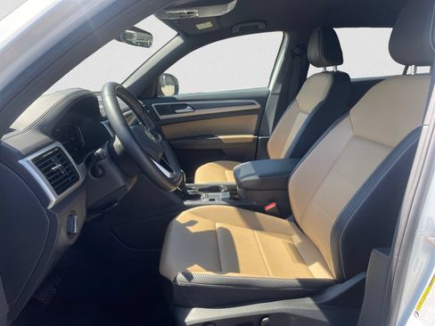 Certified 2023 Volkswagen Atlas Cross Sport SE FWD image 9