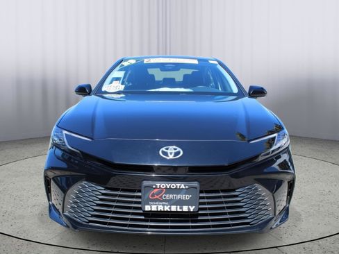 Used 2025 Toyota Camry XLE FWD image 3