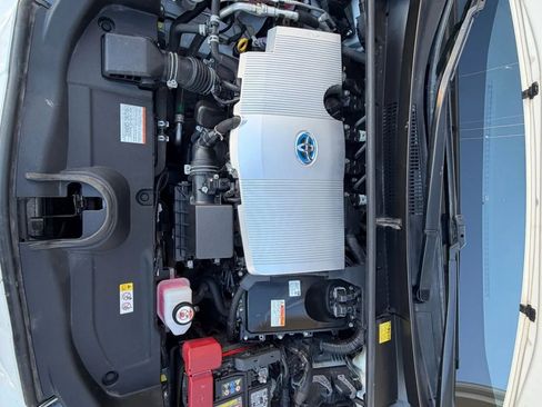 Used 2017 Toyota Prius Two image 15