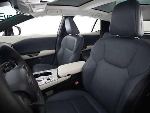 Used 2024 Lexus RZ 300e Premium FWD image 4