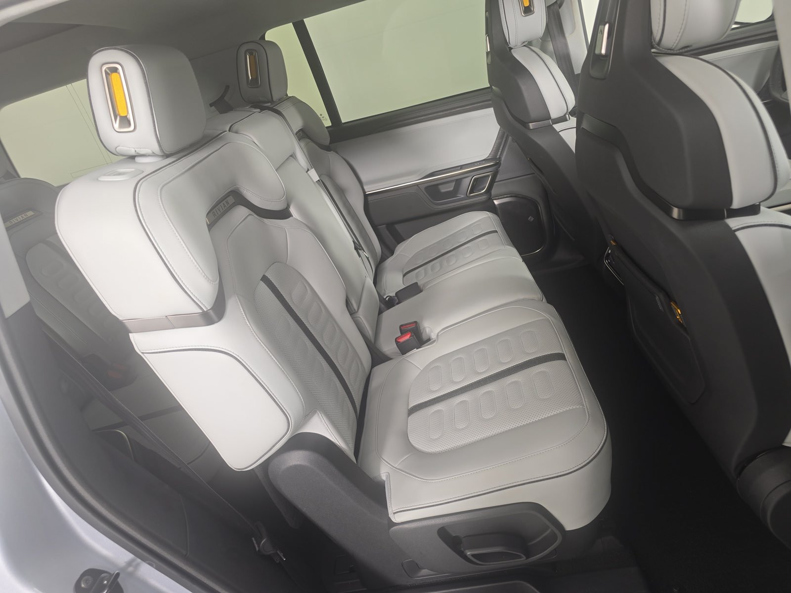 Used 2024 Rivian R1S Adventure Dual AWD/4WD image 23