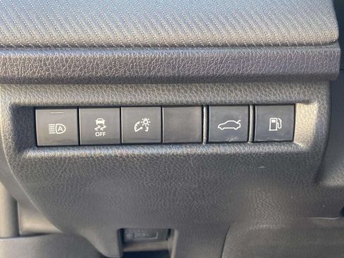 Used 2025 Toyota Camry SE w/ Convenience Package FWD image 30