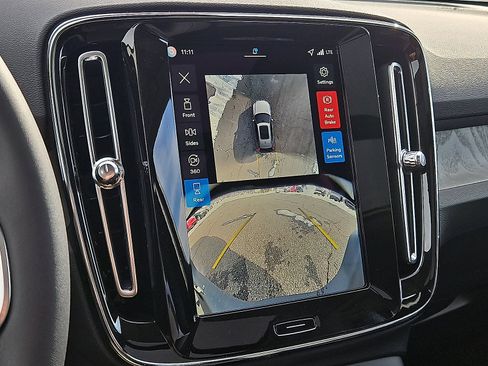 New 2026 Volvo XC40 B5 Plus w/ Protection Package Premier image 17