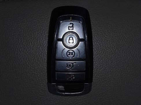 Used 2020 Ford Explorer XLT w/ Equipment Group 202A image 32