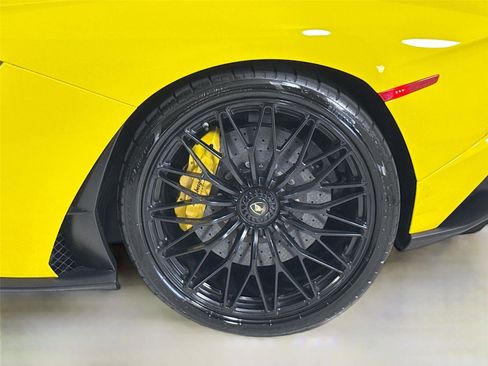 Used 2018 Lamborghini Aventador S image 36