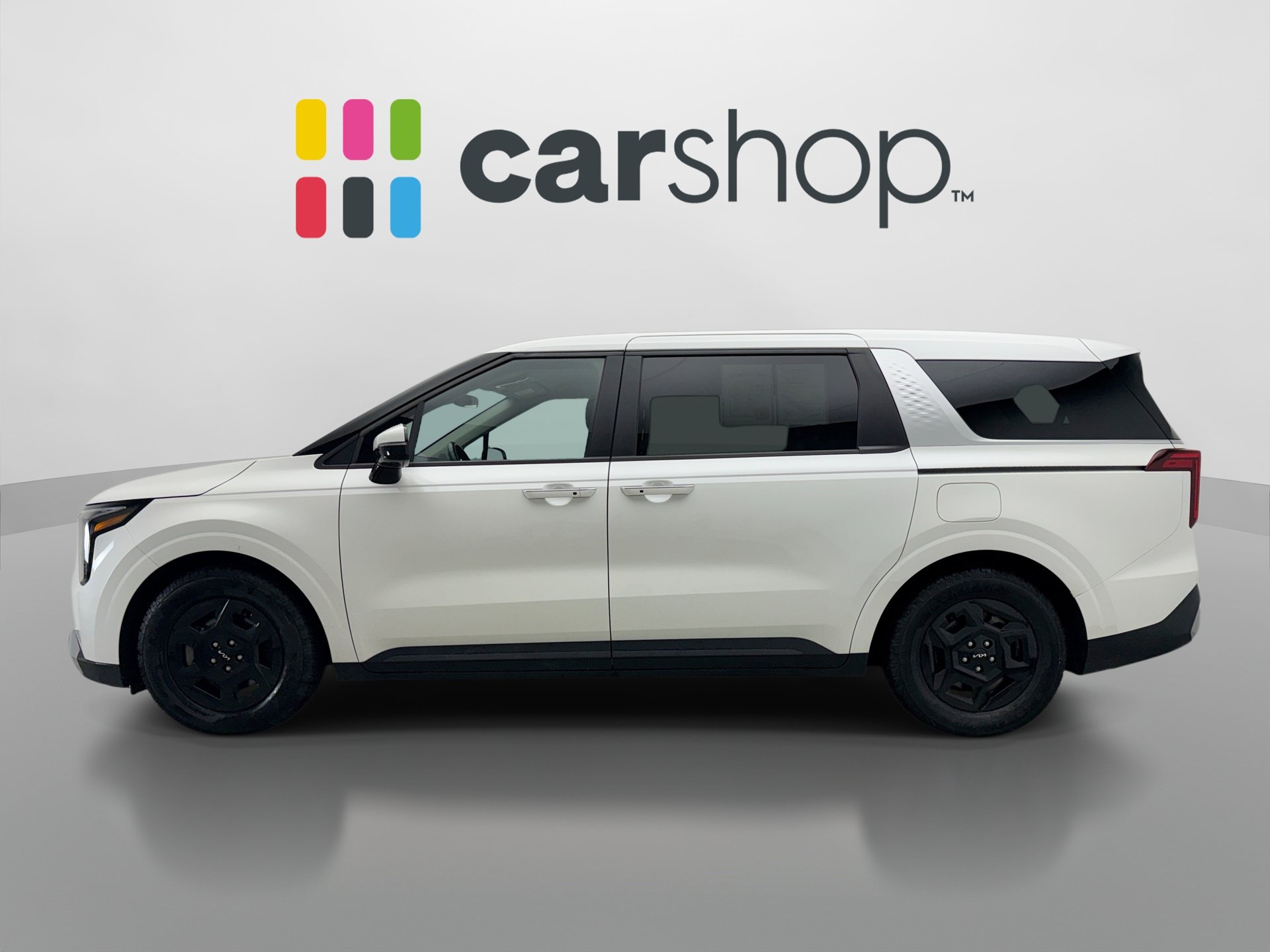 Used 2025 Kia Carnival FWD image 2