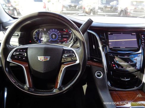 Used 2018 Cadillac Escalade Premium Luxury image 10