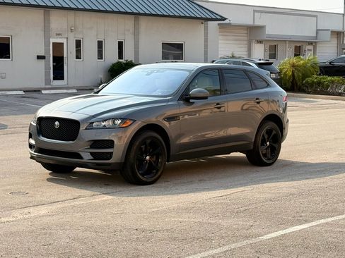 Used 2017 Jaguar F-PACE Prestige AWD/4WD image 3