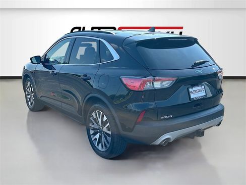 Used 2020 Ford Escape Titanium image 5