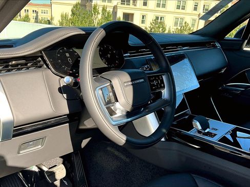 New 2025 Land Rover Range Rover SE image 5