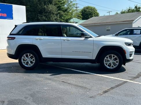 Used 2023 Jeep Grand Cherokee Limited w/ Luxury Tech Group II AWD/4WD image 53