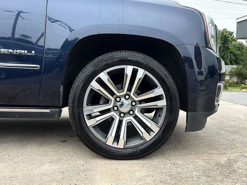 Used 2018 GMC Yukon XL Denali w/ Denali Ultimate Package AWD/4WD image 24