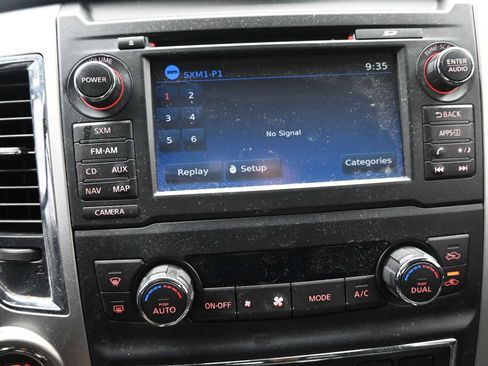 Used 2018 Nissan Titan SV w/ SV Convenience Package image 16