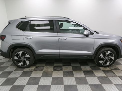 New 2025 Volkswagen Taos SE image 7