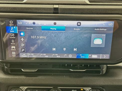 Used 2024 Jeep Gladiator Sport AWD/4WD image 17