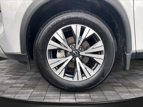 Used 2022 Nissan Rogue SV w/ SV Premium Package image 9