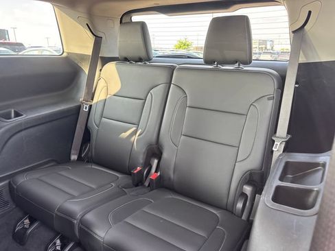 Used 2023 GMC Acadia SLT FWD image 10