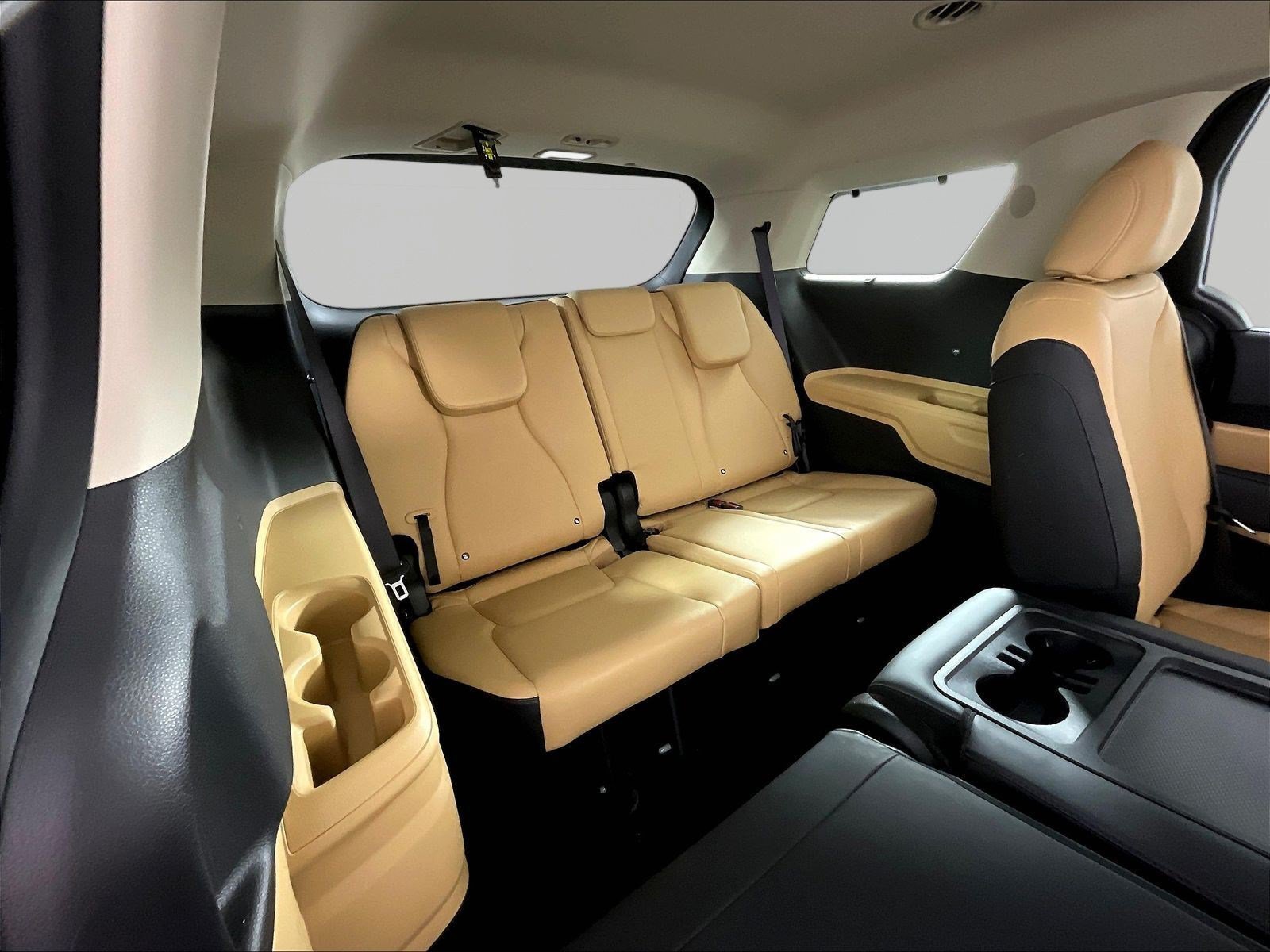 Used 2024 Kia Carnival EX FWD image 26