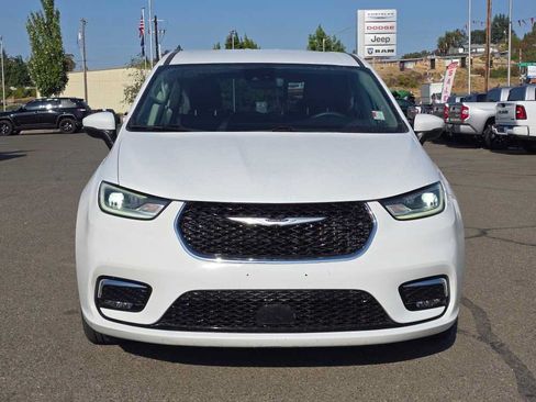 Used 2023 Chrysler Pacifica Touring-L FWD image 19