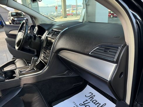 Used 2013 Lincoln MKX AWD image 25