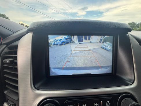 Used 2019 GMC Yukon SLT w/ Premium Edition AWD/4WD image 17