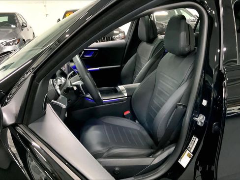 Used 2025 Mercedes-Benz C 300 Sedan image 7