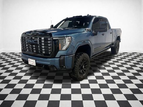 Used 2026 GMC Sierra 2500 Denali Ultimate w/ LPO, Black Badging Package AWD/4WD image 4