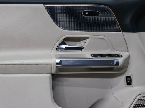 Used 2022 Mercedes-Benz GLB 250 image 22