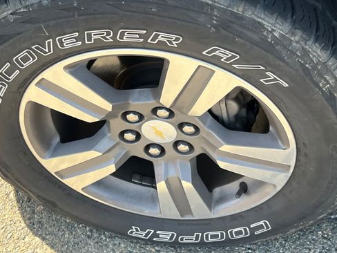 Used 2017 Chevrolet Colorado W/T w/ Custom Special Edition RWD image 10